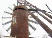 В одной из курских деревень появилась ветряная мельница из металлолома