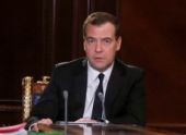 Медведев опечален событиями на Украине